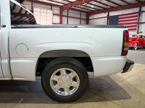 Used 2005 GMC Sierra 1500 SLT w/ Light Duty Power Package RWD image 5