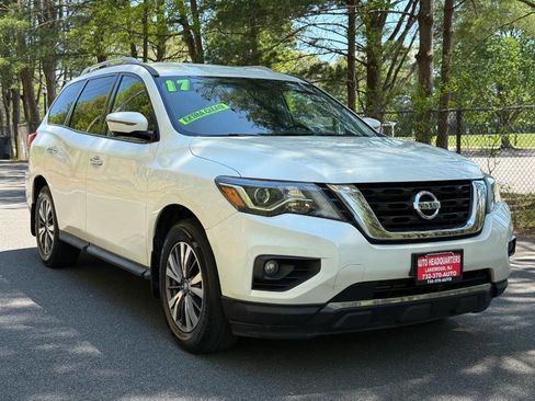 Used 2017 Nissan Pathfinder SL w/ SL Tech Package AWD/4WD image 3
