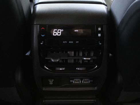 Used 2023 Jeep Grand Cherokee L Limited w/ Luxury Tech Group II AWD/4WD image 23