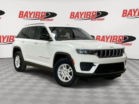 Used 2024 Jeep Grand Cherokee Laredo AWD/4WD image 1