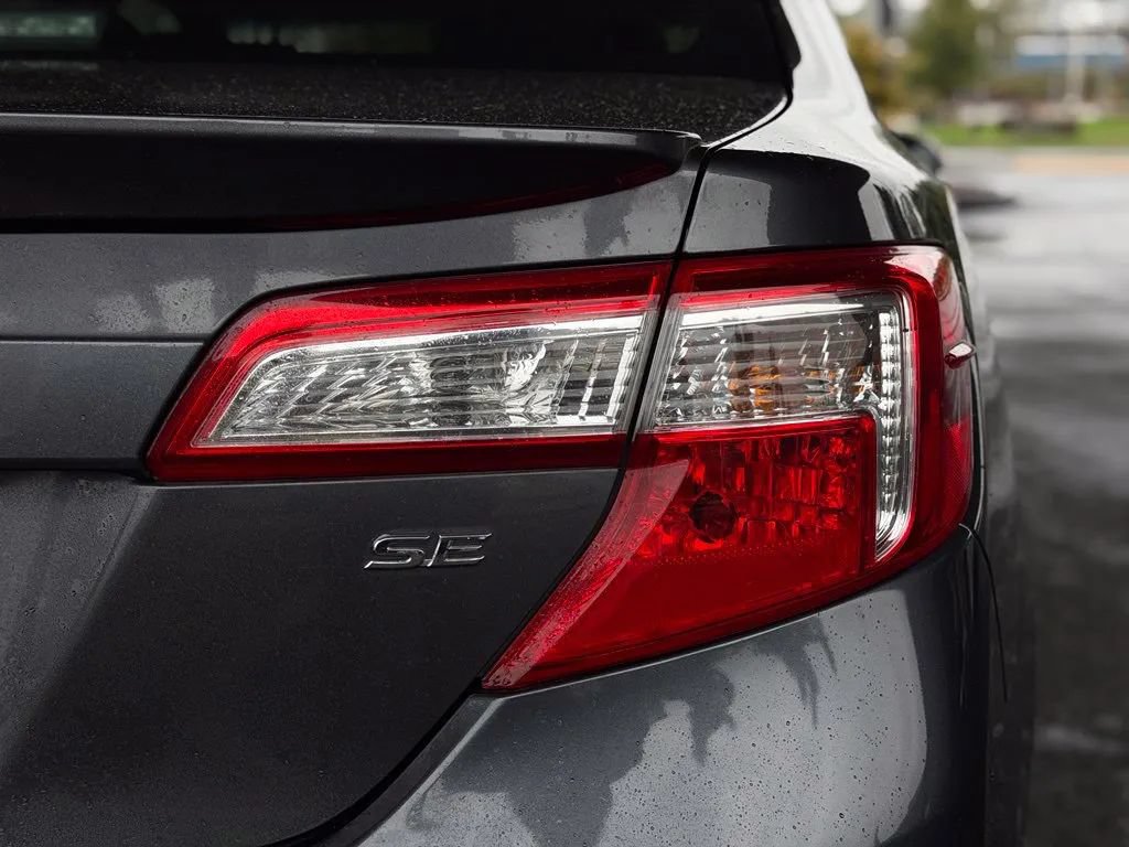 Used 2012 Toyota Camry SE FWD image 17