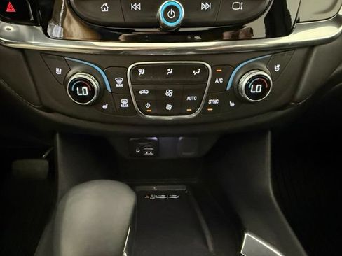 Used 2023 Chevrolet Traverse High Country FWD image 23