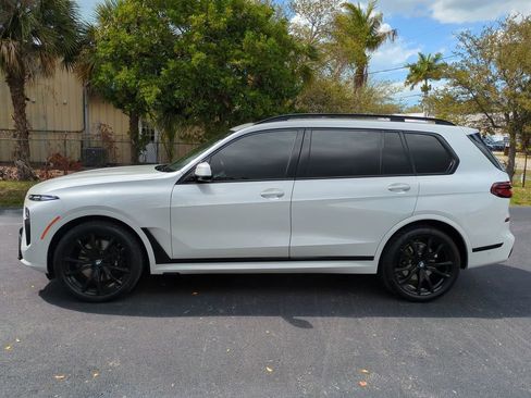 Used 2024 BMW X7 xDrive40i w/ Executive Package image 7