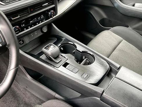 Certified 2025 Nissan Rogue SV FWD image 16