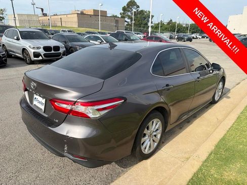 Used 2020 Toyota Camry LE FWD image 4