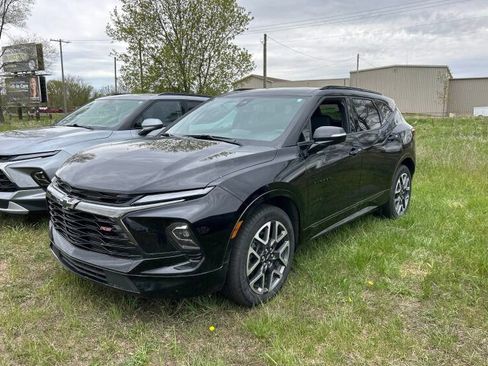 Used 2024 Chevrolet Blazer RS w/ Enhanced Convenience Package AWD/4WD image 2