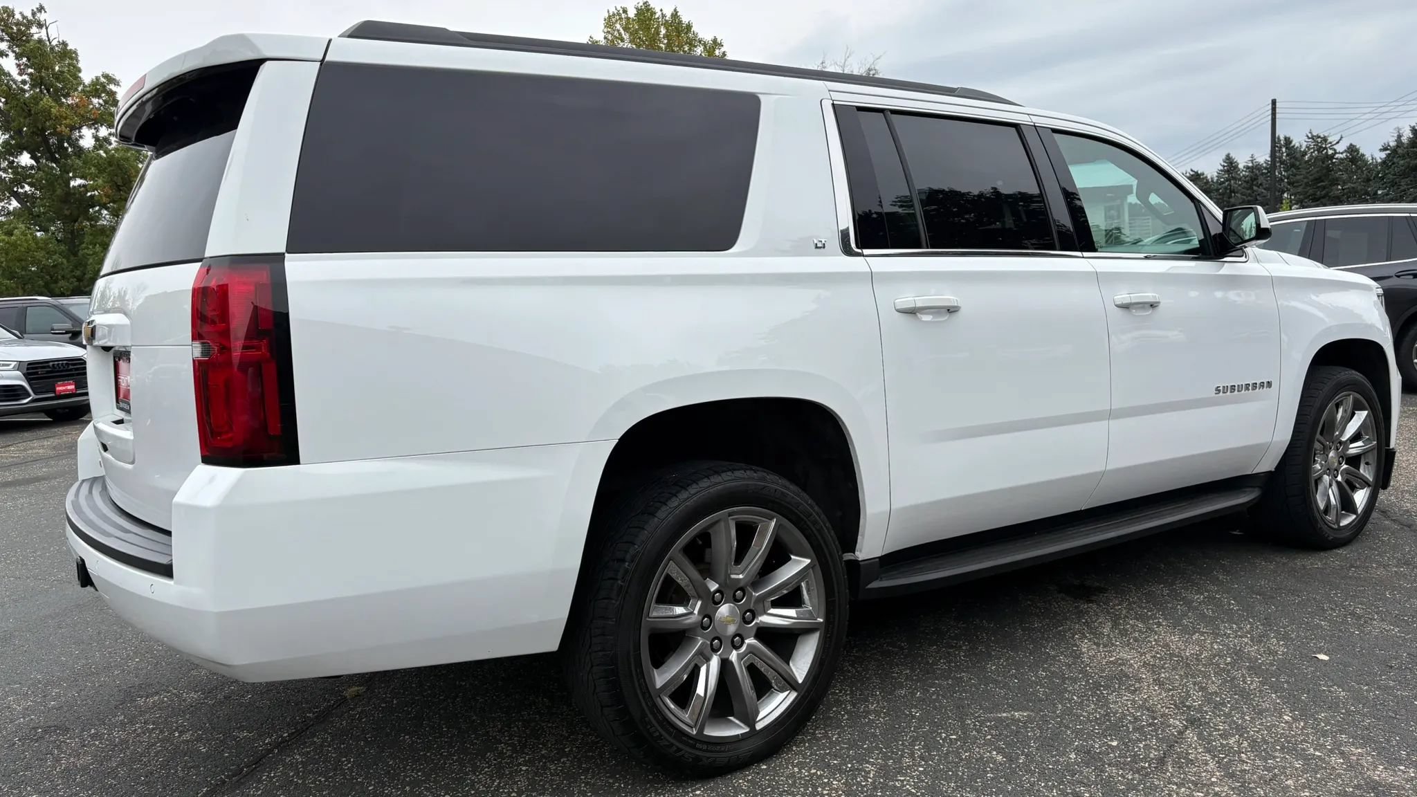 Used 2018 Chevrolet Suburban LT AWD/4WD image 11