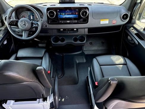 Used 2025 Mercedes-Benz Sprinter 3500 image 31