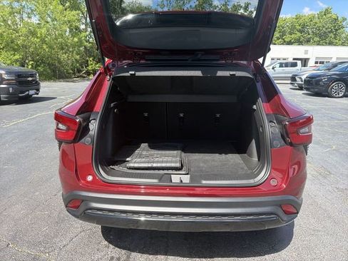 Certified 2024 Chevrolet Trax RS w/ Sunroof Package FWD image 15
