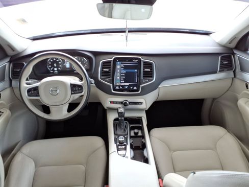 Used 2018 Volvo XC90 T6 Momentum w/ Convenience Package AWD/4WD image 18
