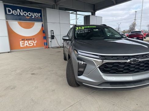 New 2026 Chevrolet Trax LT w/ Driver Confidence Package FWD image 5