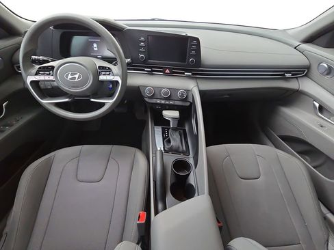 Certified 2024 Hyundai Elantra SE FWD image 9