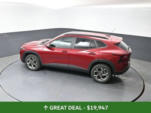 Used 2025 Chevrolet Trax LT FWD image 49