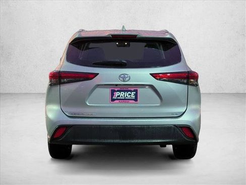 Used 2023 Toyota Highlander XLE FWD image 7