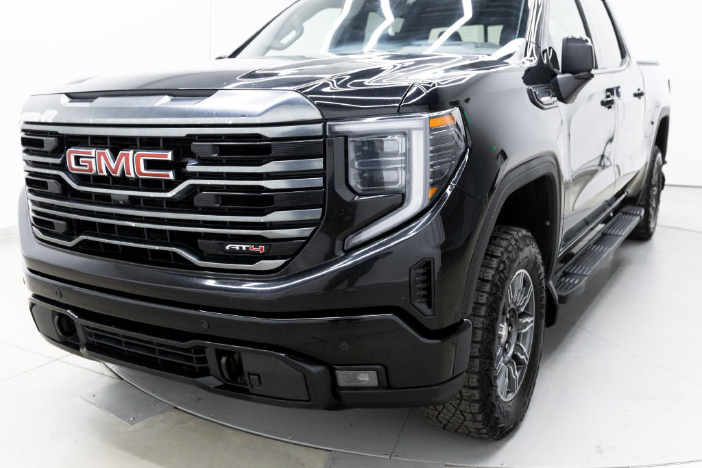 Used 2024 GMC Sierra 1500 AT4 w/ Technology Package AWD/4WD image 11