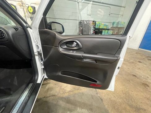 Used 2008 Chevrolet TrailBlazer SS w/ Sun And Sound Package image 24