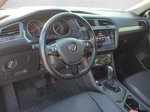 Used 2019 Volkswagen Tiguan SE w/ Panoramic Sunroof Package FWD image 9