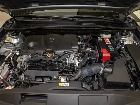 Certified 2020 Toyota Camry SE image 18