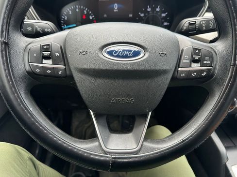 Used 2020 Ford Escape SE image 3