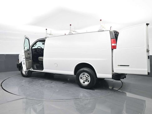 Used 2020 Chevrolet Express 2500 image 41