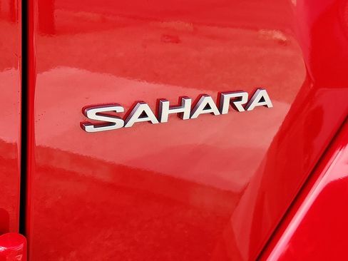Used 2023 Jeep Wrangler Unlimited Sahara AWD/4WD image 6