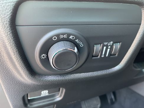 New 2025 Jeep Grand Cherokee Altitude image 21