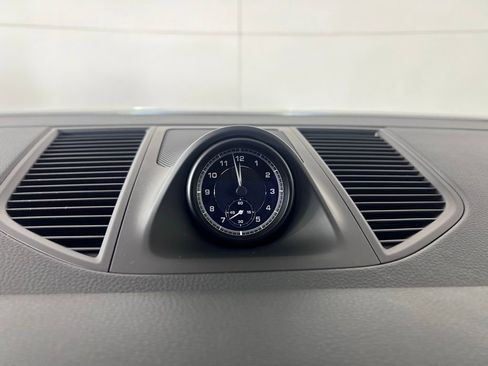 Certified 2025 Porsche Macan image 33