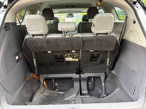 Used 2021 Toyota Sienna XLE AWD/4WD image 30