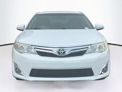 Used 2014 Toyota Camry XLE FWD image 2