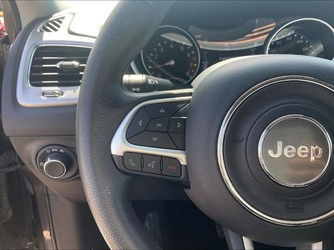 Used 2018 Jeep Compass Sport w/ Tech Group FWD image 14