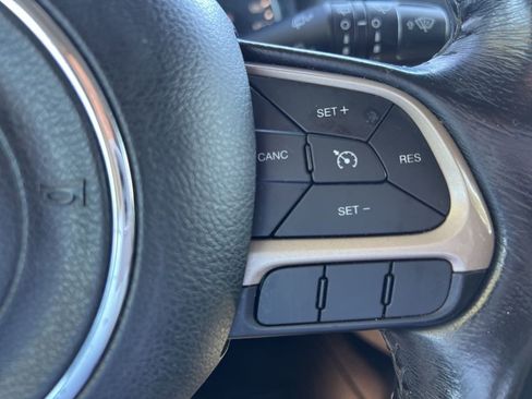 Used 2017 Jeep Renegade Latitude image 25