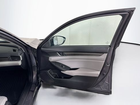 Used 2018 Honda Accord EX image 31