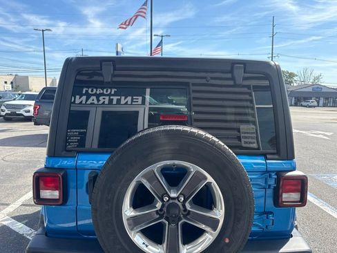 Used 2022 Jeep Wrangler Unlimited Sahara AWD/4WD image 7