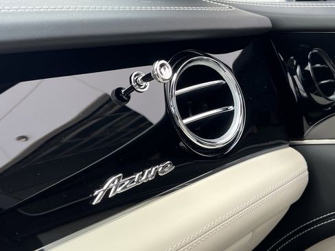 Certified 2025 Bentley Bentayga image 41