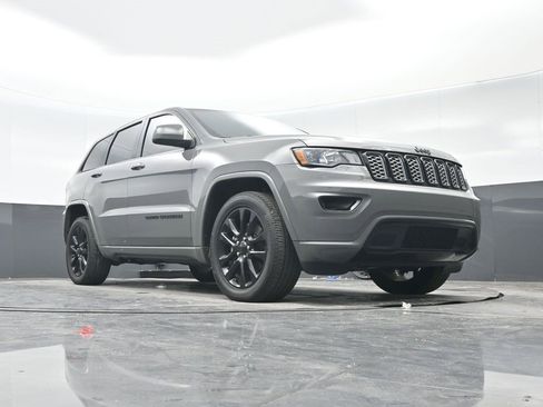 Used 2021 Jeep Grand Cherokee Laredo X image 33