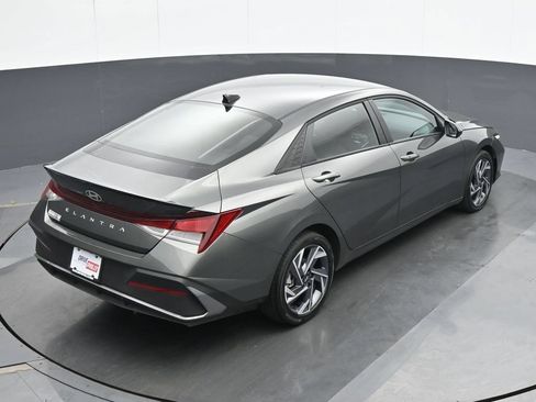 Used 2025 Hyundai Elantra Sport FWD image 21