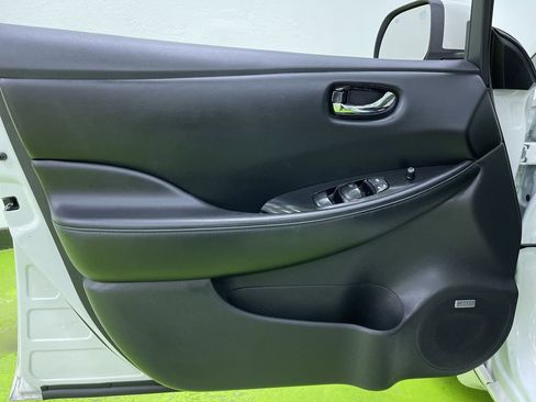 Used 2013 Nissan Leaf SL w/ Premium Pkg image 17