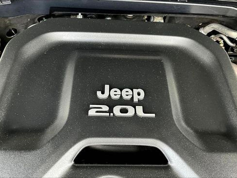 Used 2022 Jeep Wrangler Unlimited Sahara w/ Cold Weather Group AWD/4WD image 31