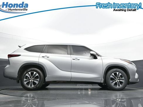 Used 2024 Toyota Highlander XLE FWD image 36