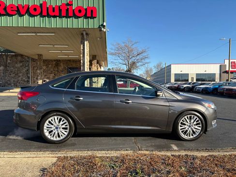 Used 2017 Ford Focus Titanium w/ Titanium Technology Package image 8