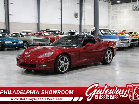 Used 2008 Chevrolet Corvette Coupe w/ Preferred Equipment Group image 2