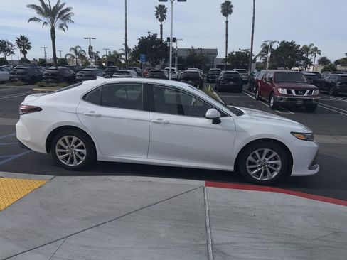 Used 2021 Toyota Camry LE image 26