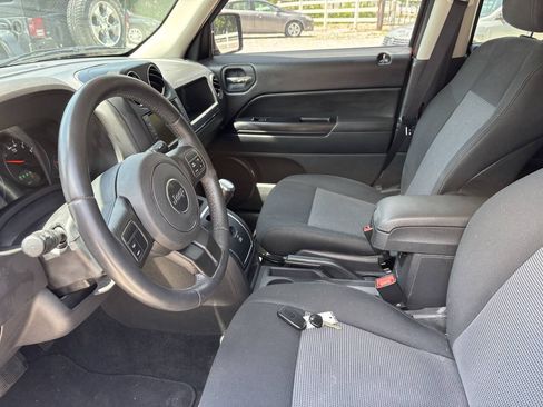 Used 2013 Jeep Patriot Latitude AWD/4WD image 5