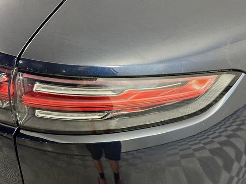 Used 2021 Porsche Cayenne w/ Driver Memory Package image 32