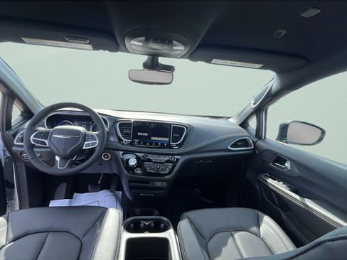 New 2026 Chrysler Pacifica Select AWD/4WD image 25