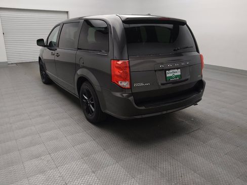 Used 2019 Dodge Grand Caravan SXT w/ Blacktop Package FWD image 5