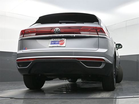 Used 2024 Volkswagen Atlas Cross Sport SE image 28
