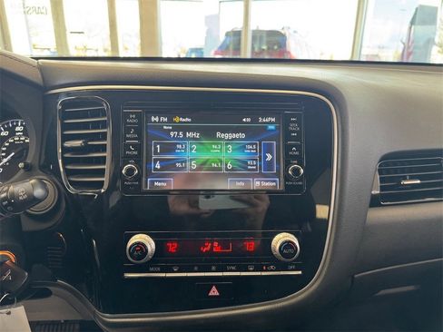 Used 2020 Mitsubishi Outlander ES image 16