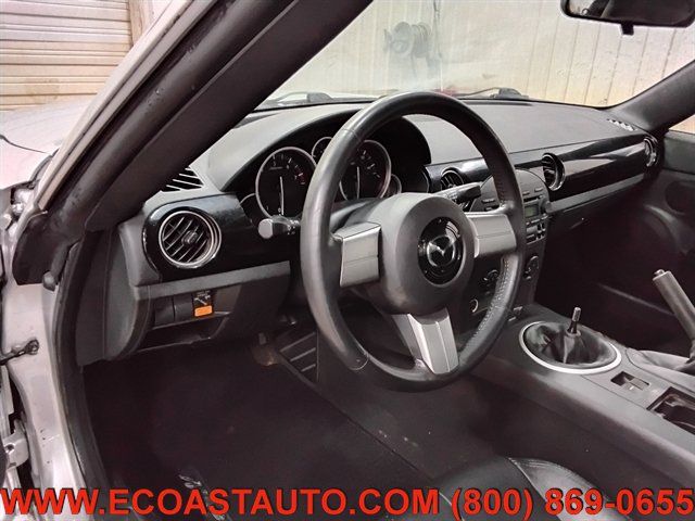 Used 2006 MAZDA MX-5 Miata RWD image 11