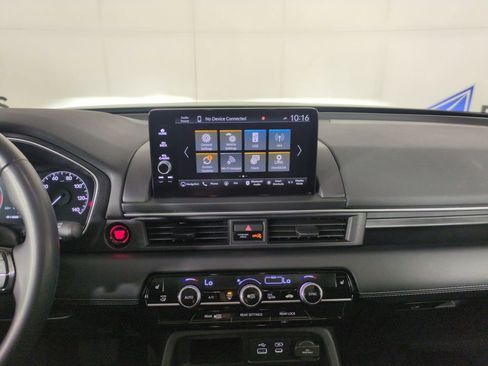 Used 2024 Honda Pilot Touring image 22